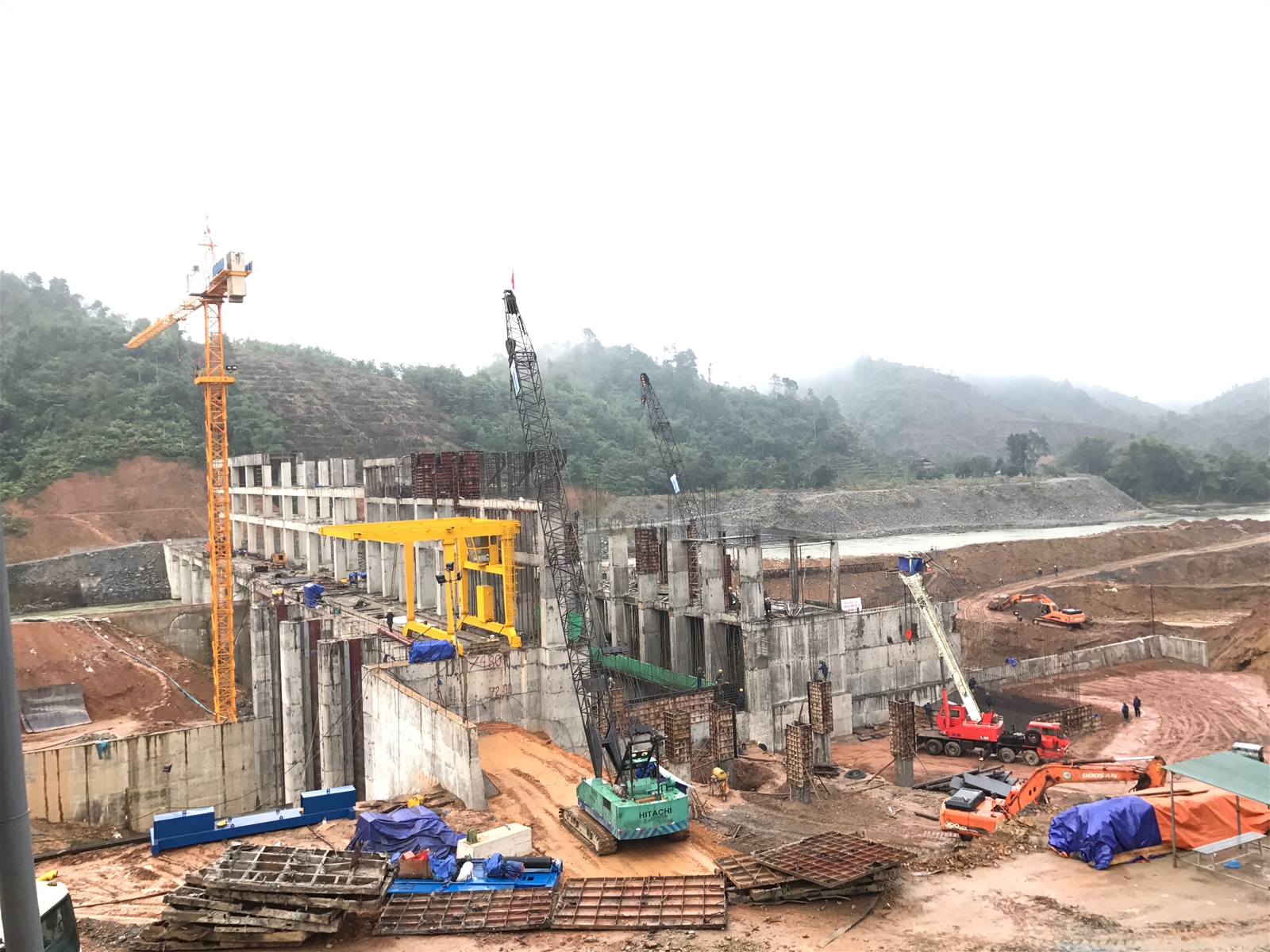 Toàn cảnh Nhà máy Thủy điện Sông Lô 4 đang trong giai đoạn thi công.